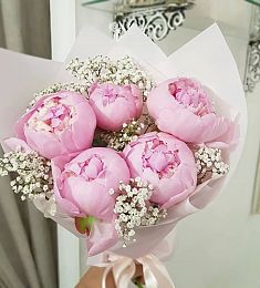 Букет "Навия" из пионов и гипсофил