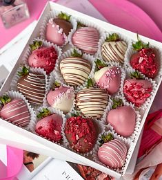 Клубничный бокс "Шэрил" клубника в итальянском шоколаде