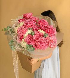 Букет "Розовый бриз"  из гортензий и роз с эвкалиптом