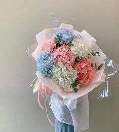 9 королевских гортензий в воздушном оформлении