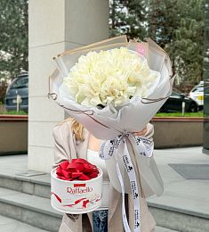 Сет "Райское наслаждение" букет роз и Raffaello