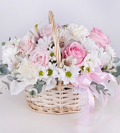 Композиция "Радость солнца" из альстромерий, гвоздик, хризантем и роз в корзине