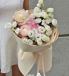 Букет "Аура" из гортензии, лизиантусов и пионов