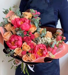 Букет "Сиерра" из роз и пионов