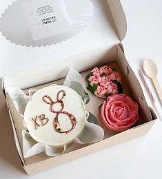 Бенто и 2 капкейка пасхальные