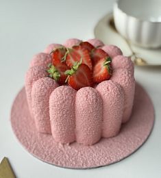Муссовый бенто-торт S  с клубникой
