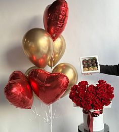 Сет "Страстный микс" розы в коробке, воздушные шары и  коробка клубники в шоколаде