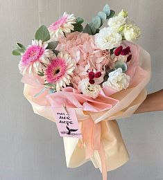 Букет "Coolfire" из гортензий и гербер