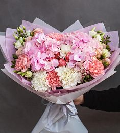 Букет "De-rosa" из гортензий, гвоздик и роз