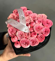 Композиция "Aveline" из пионовидных спрей роз в коробке