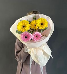 Букет из 5 гербер с эвкалиптом