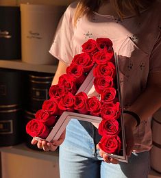 Буква "А" с голландскими розами