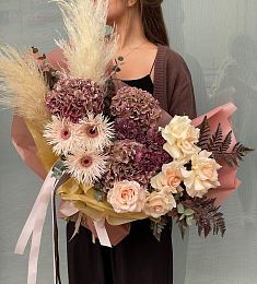 Букет "Аделанте" из роз, гортензии, гвоздик и герберы