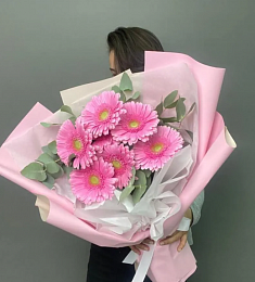 Букет из 7 гербер и эвкалипта