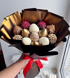 Клубничный букет "Goldy" из клубники в итальянском шоколаде