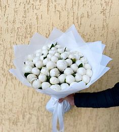 Букет из 51 белого пиона