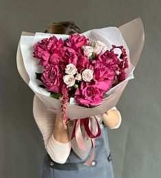 Букет "Малиновый щербет" из роз и амаранта