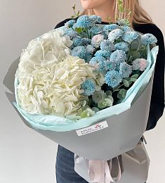 Букет "Темазия" M из гортензий и хризантем