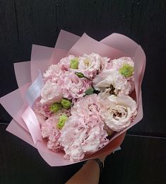 Букет из 11 розовых лизиантусов