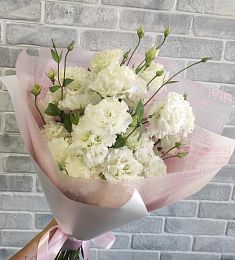 Букет из 19 белых лизиантусов
