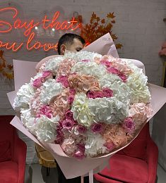 Букет "Жанетт" с гортензиями и розами