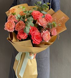 Букет "Sweet Dreamer" из гвоздик, роз и эвкалипта