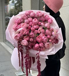 Букет "Панацея" из пионовидных спрей роз и амаранта