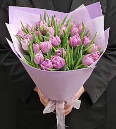 Букет из 25 сиреневых пионовидных тюльпанов